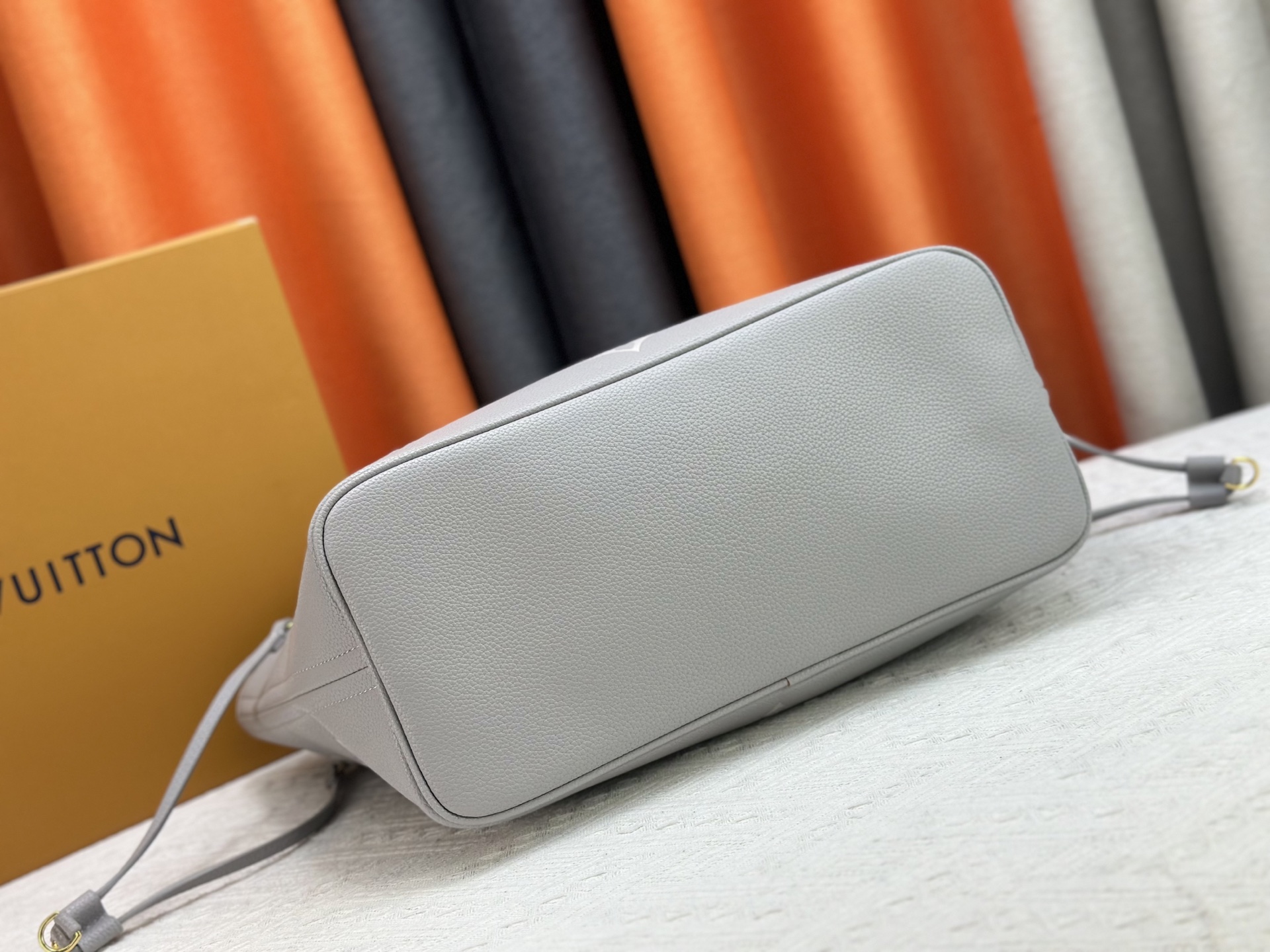 Louis Vuitton Neverfull Medium Handbag M13758 M14210  M45686  M46649 M58907 M46329 M21579 M45685 M46676 M40995