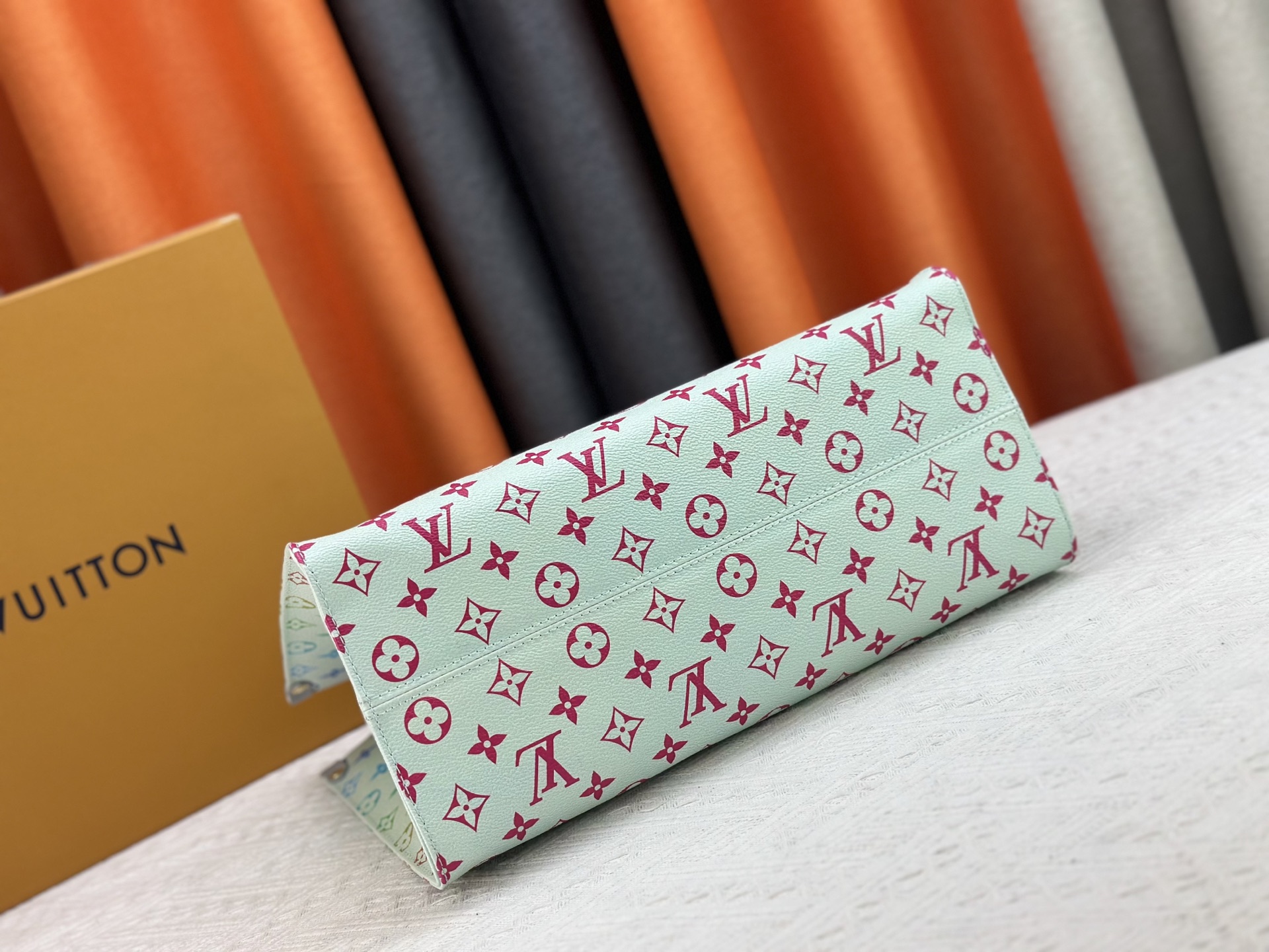 Louis Vuitton Onthego Medium Handbag M13269