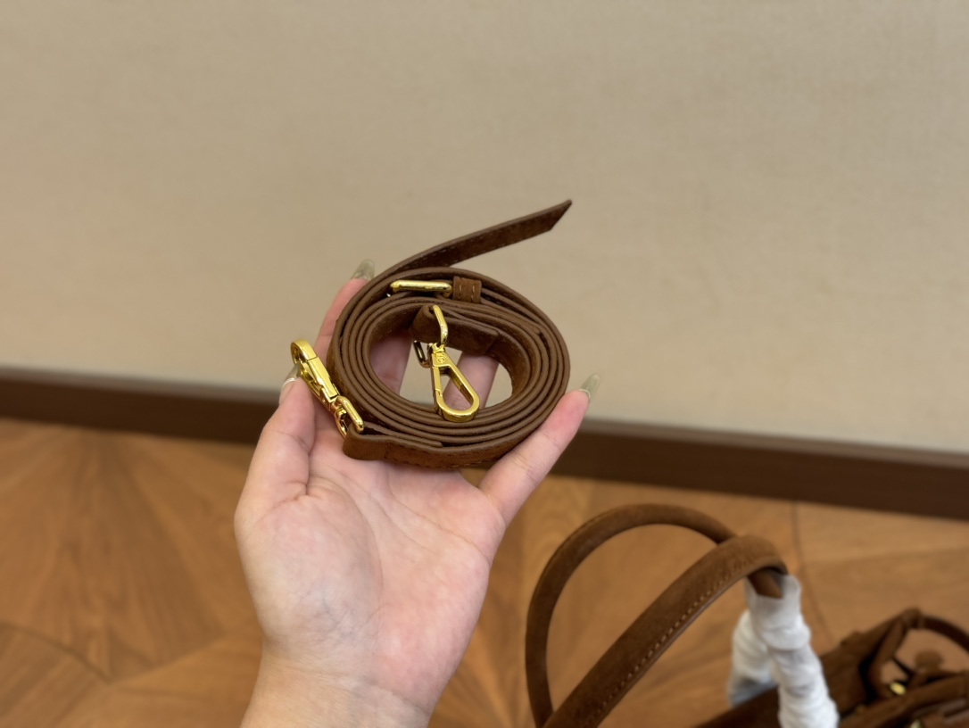 Prada Soft lux Tote 012 DB561571 32-38cm