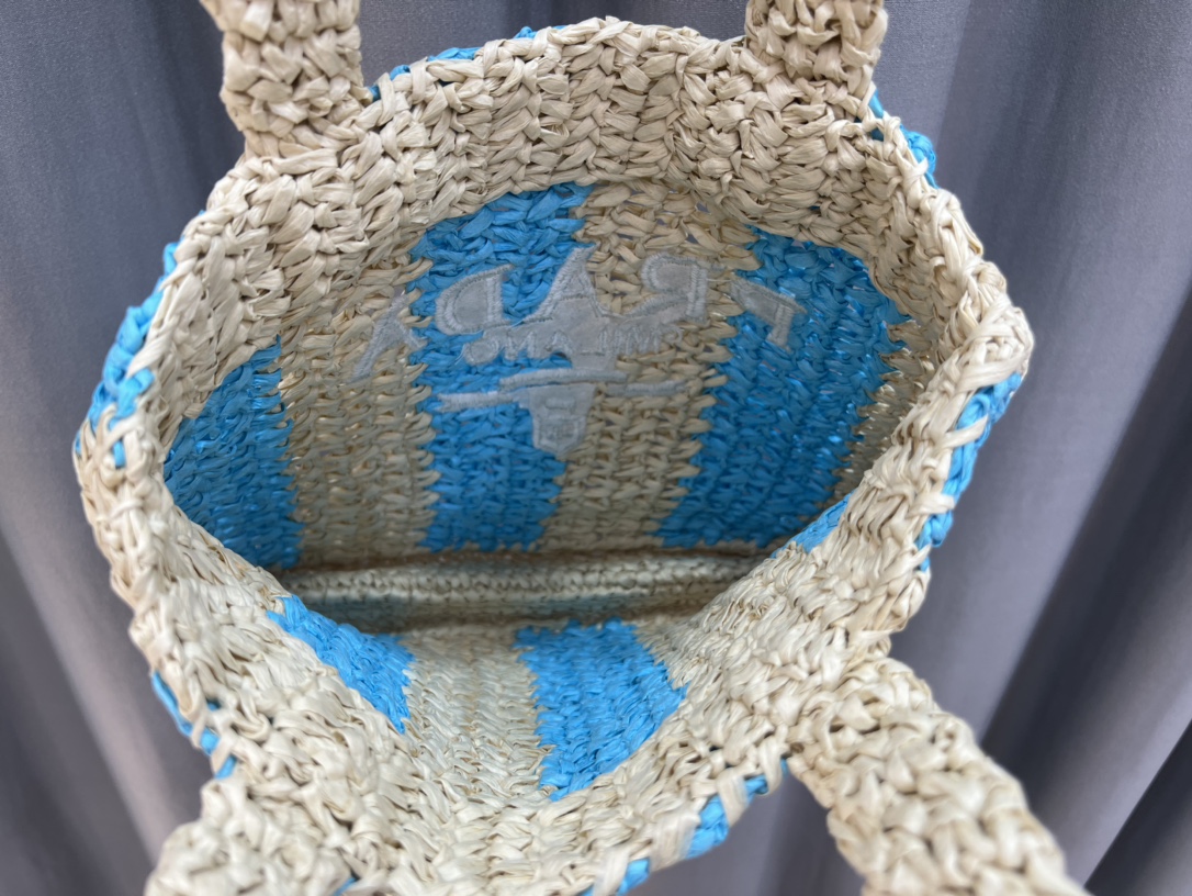 Prada 393 Blue LM031 24cm