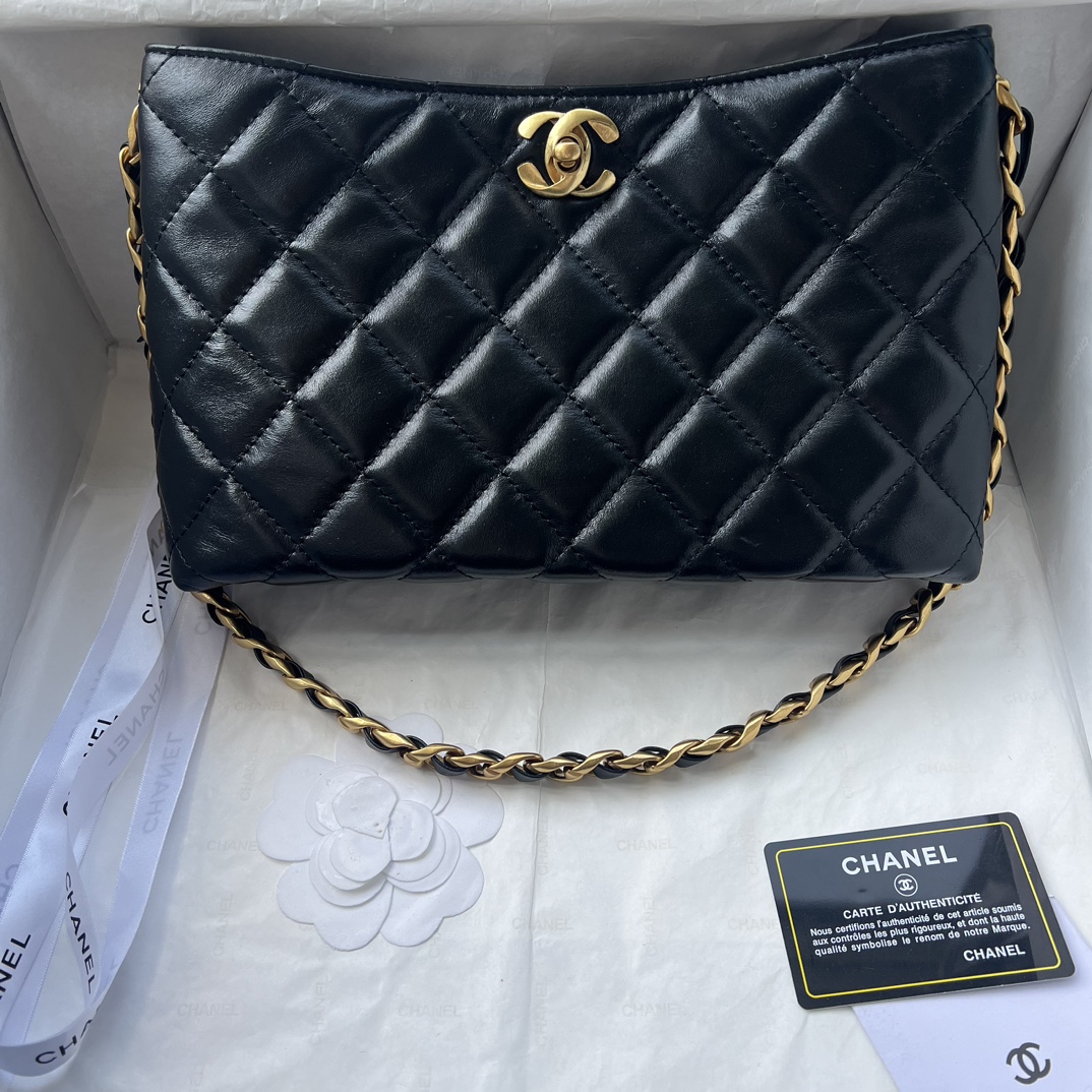 Chanel Chunky Chain Underarm Bag Cowhide