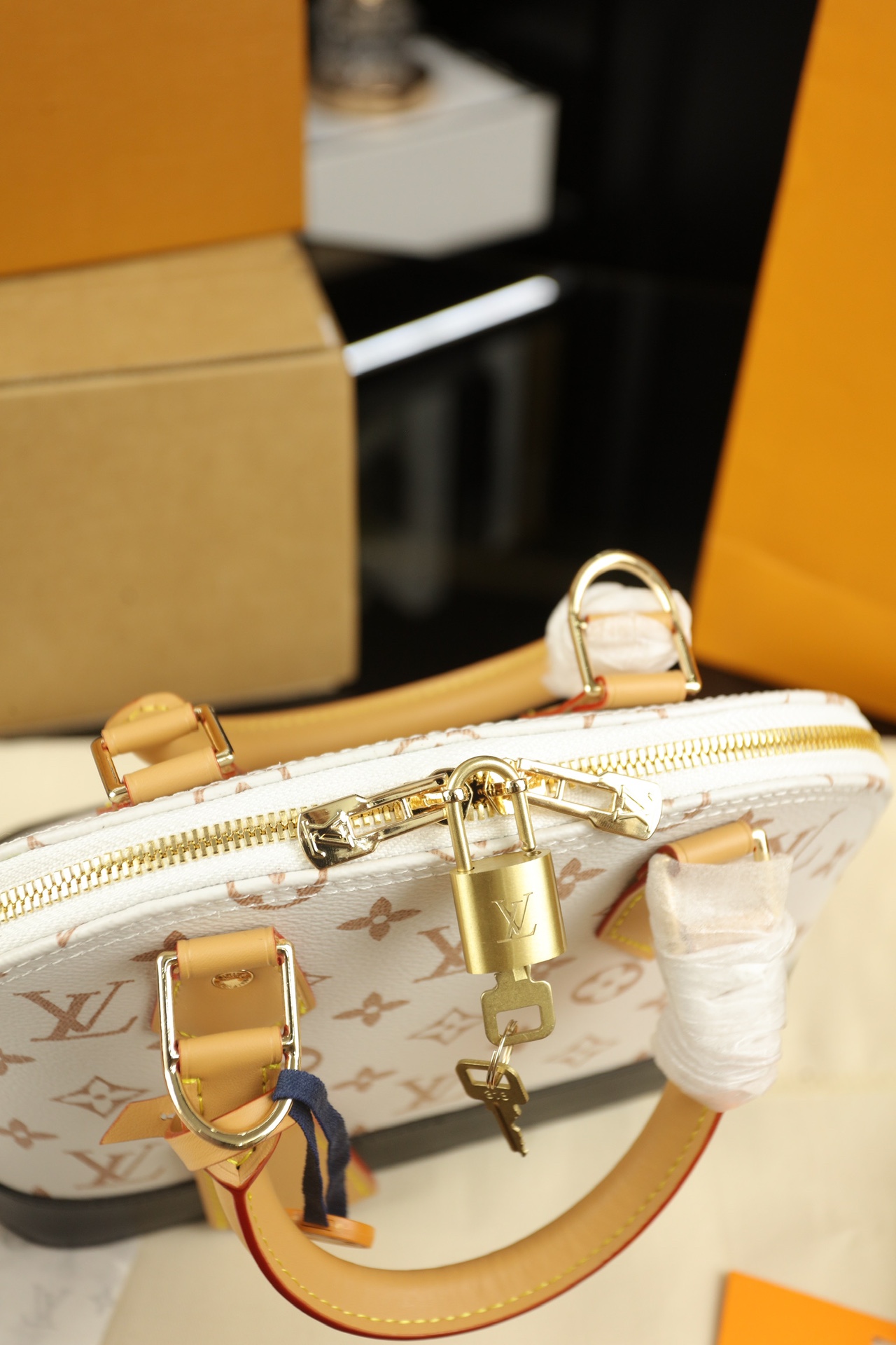 LV Alma BB Bag 001 LLS091 25cm