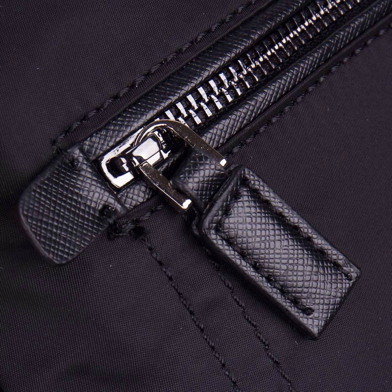 Prada0819HMF011  26*28*1 cm