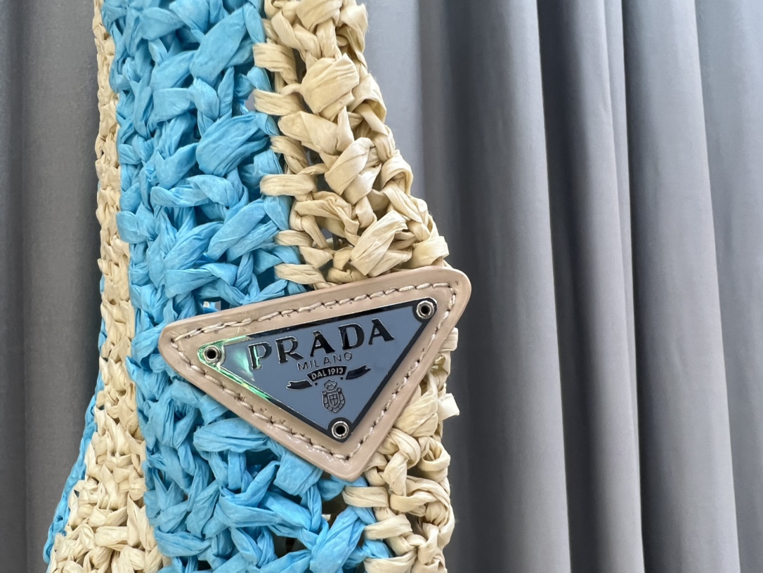 Prada 393 Blue LM031 24cm