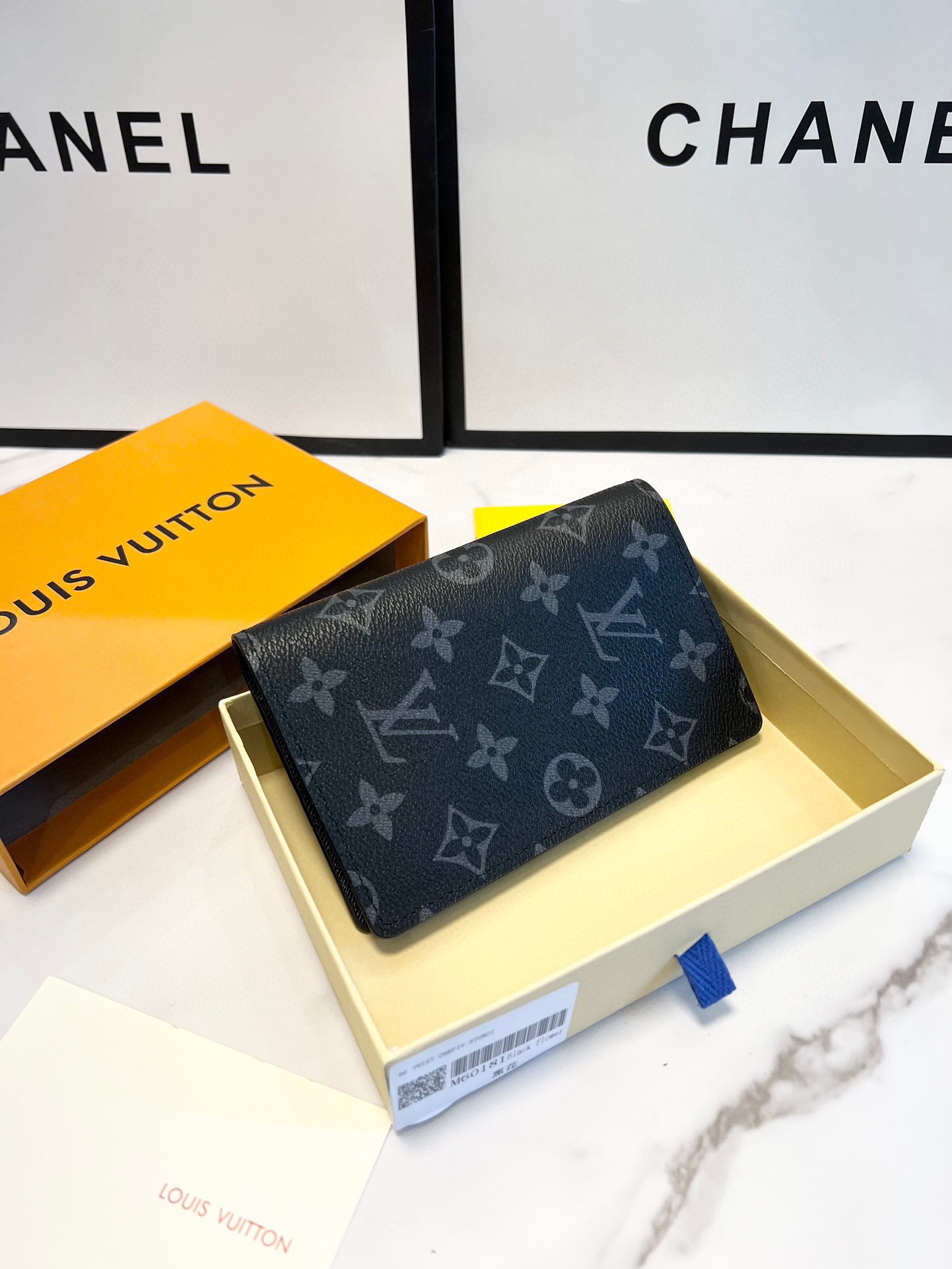 LV Passport holder M60181 LM58 10.5cm