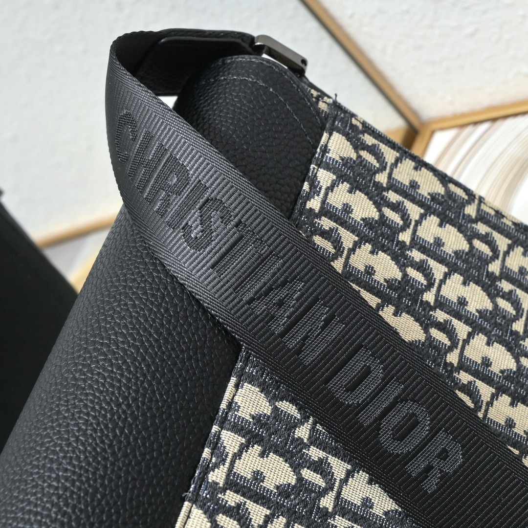 Dior Mini Saddle Bag With Strap 9911 XB012 23cm