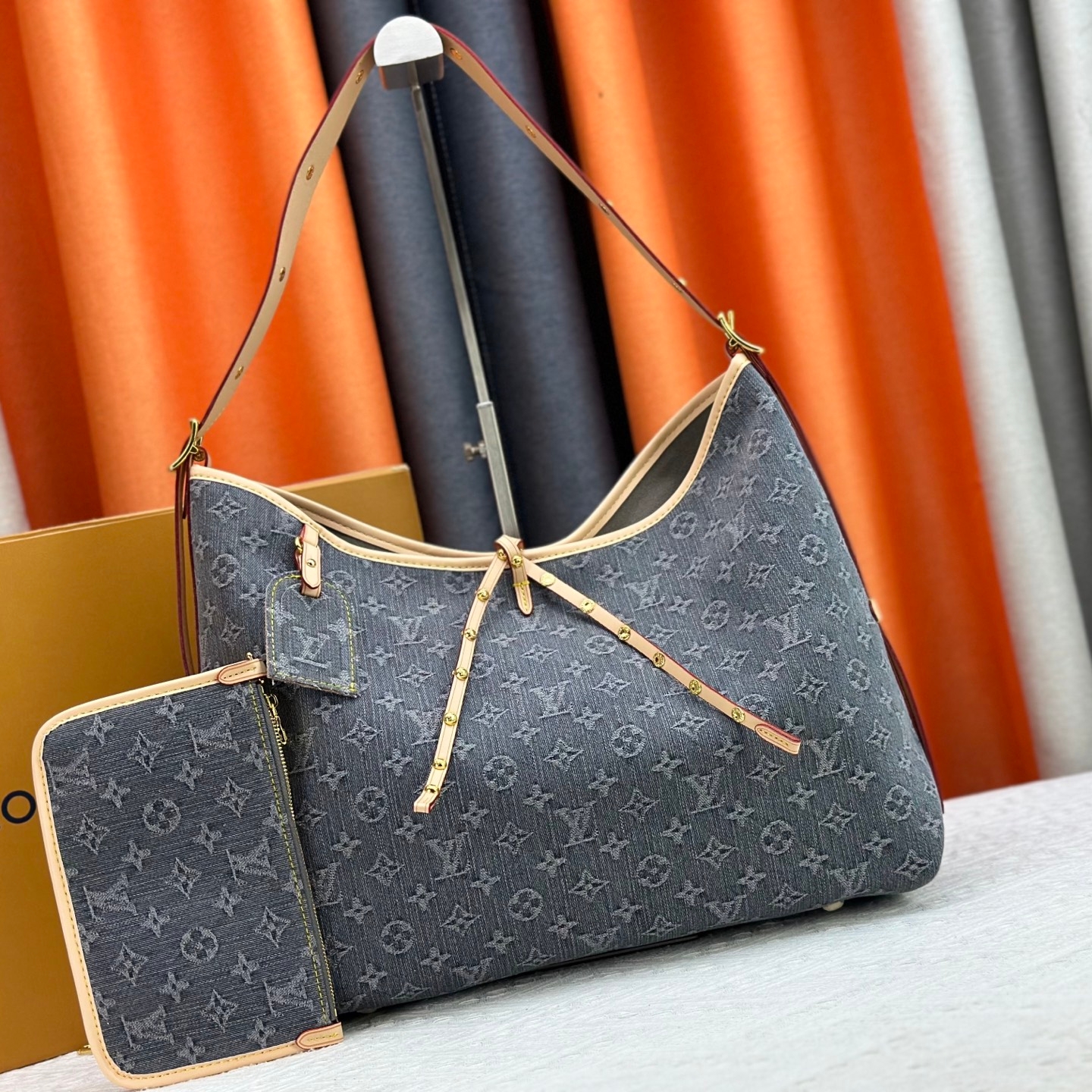 Louis Vuitton CarryAll handbag M13789