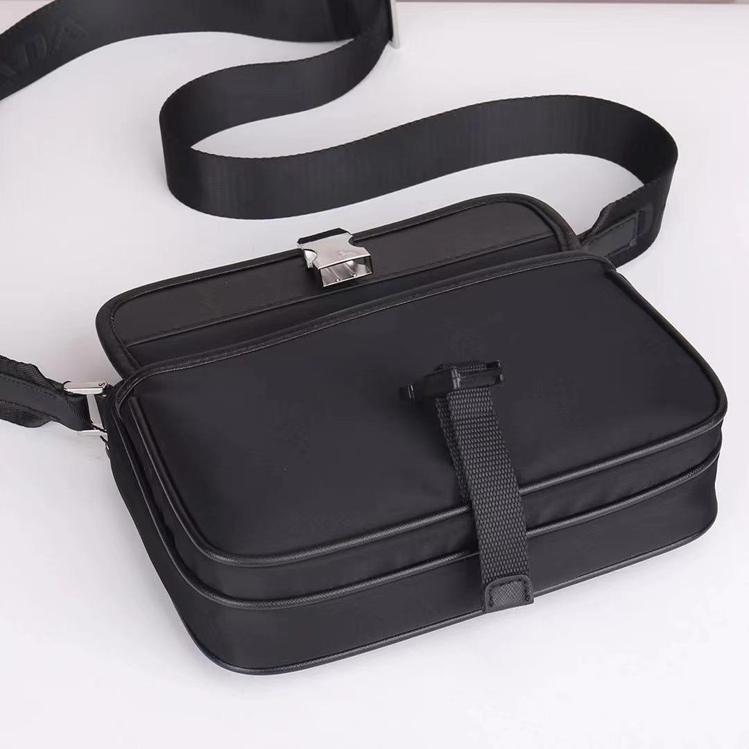 Prada 2133 (Non-removable shoulder strap) 22*16*5 cm HMF541