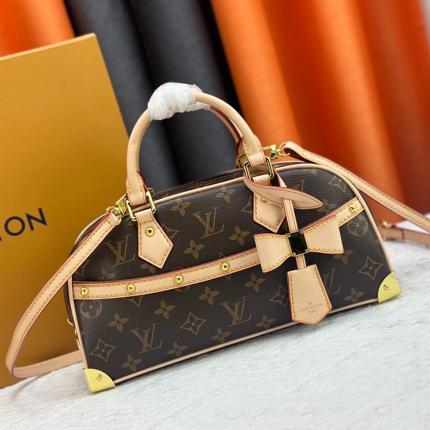 Louis Vuitton Handbag East West M13084