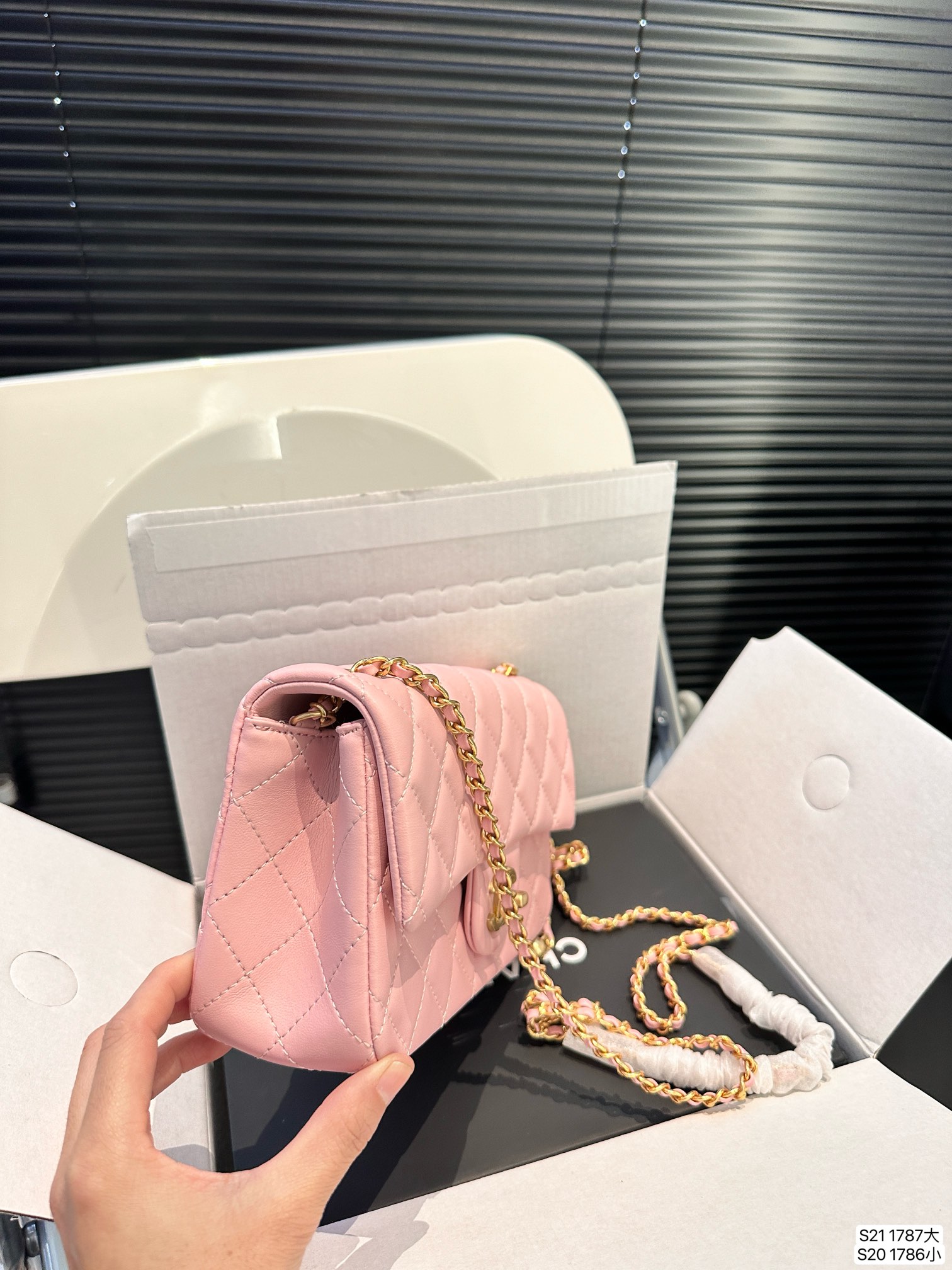 Chanel Shoulder Bag 1787 LLS071 17-20cm