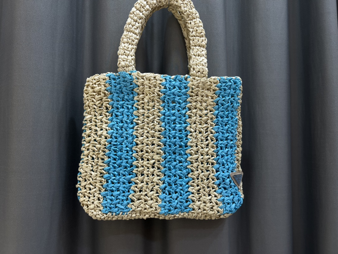 Prada 393 Blue LM031 24cm