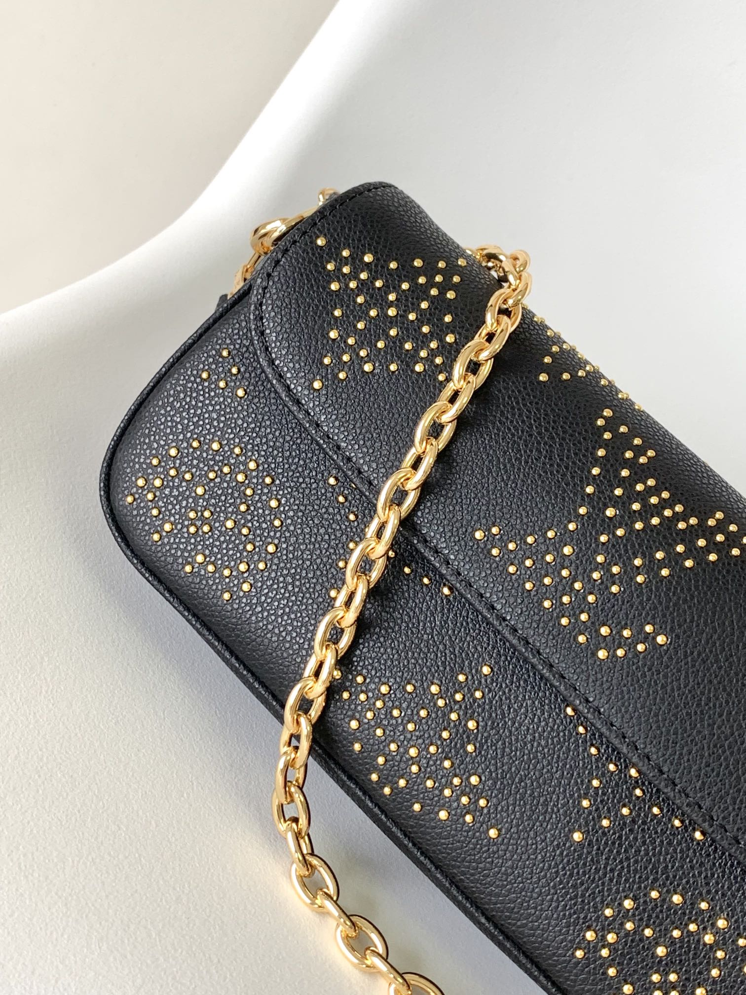 Louis Vuitton 10A Handbag Shoulder Bag Top Mirror Quality Version Wallet on Chain Ivy M82653