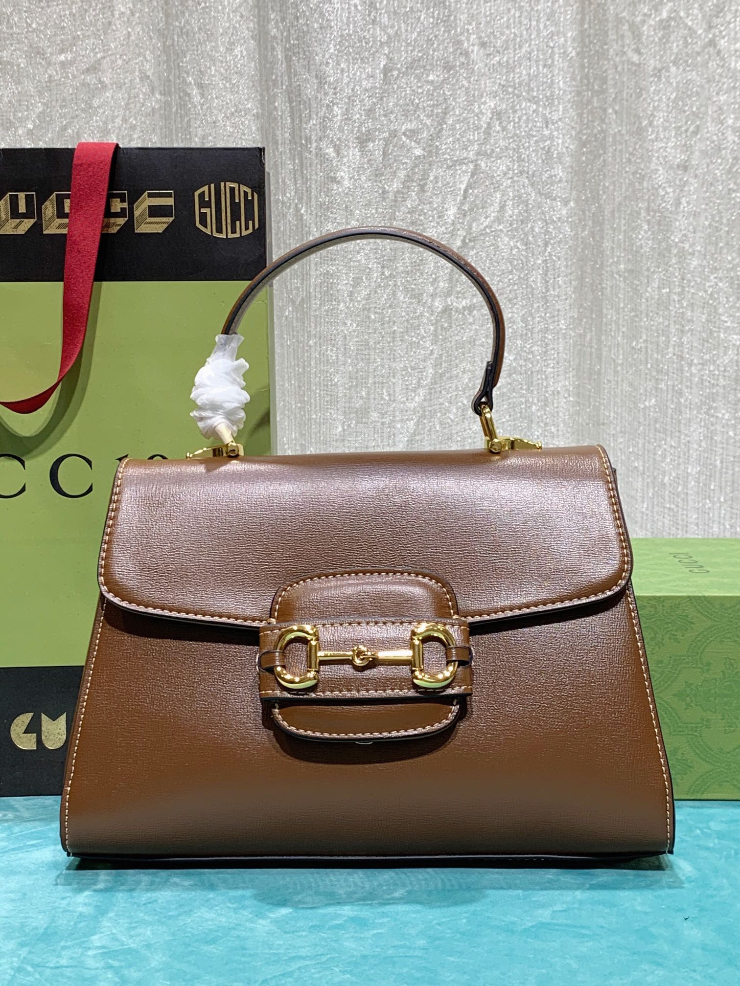 Gucci702049KF091 29CM