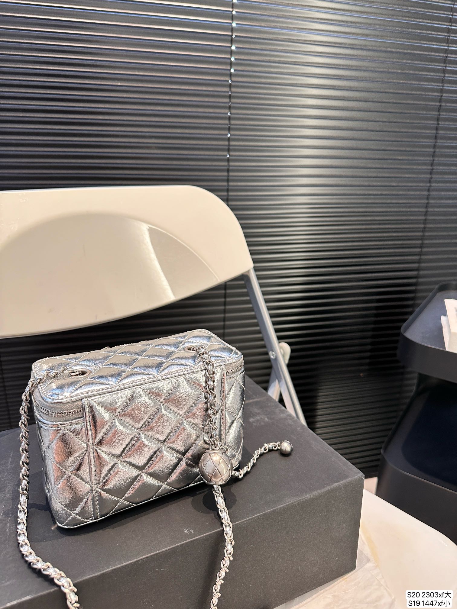 Chanel Handbag 2303 LLS061 10.5-16cm