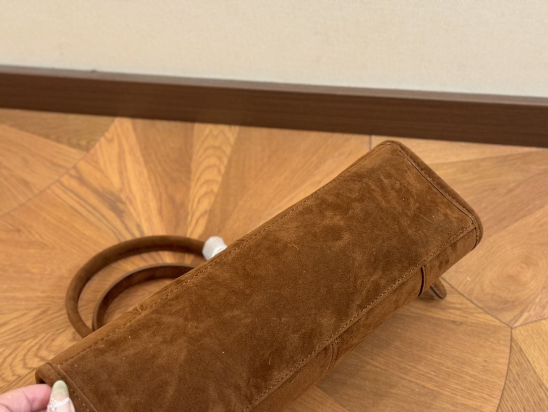 Prada Soft lux Tote 012 DB561571 32-38cm