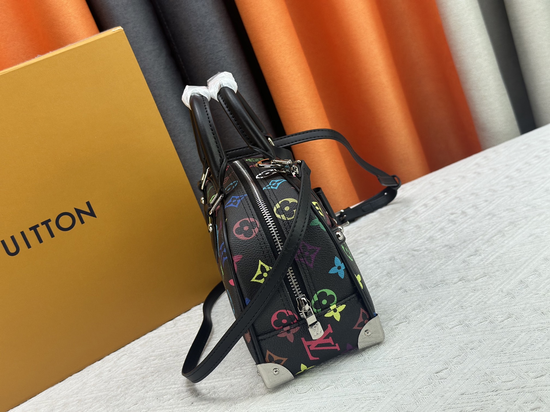 Louis Vuitton Handbag East West M13084