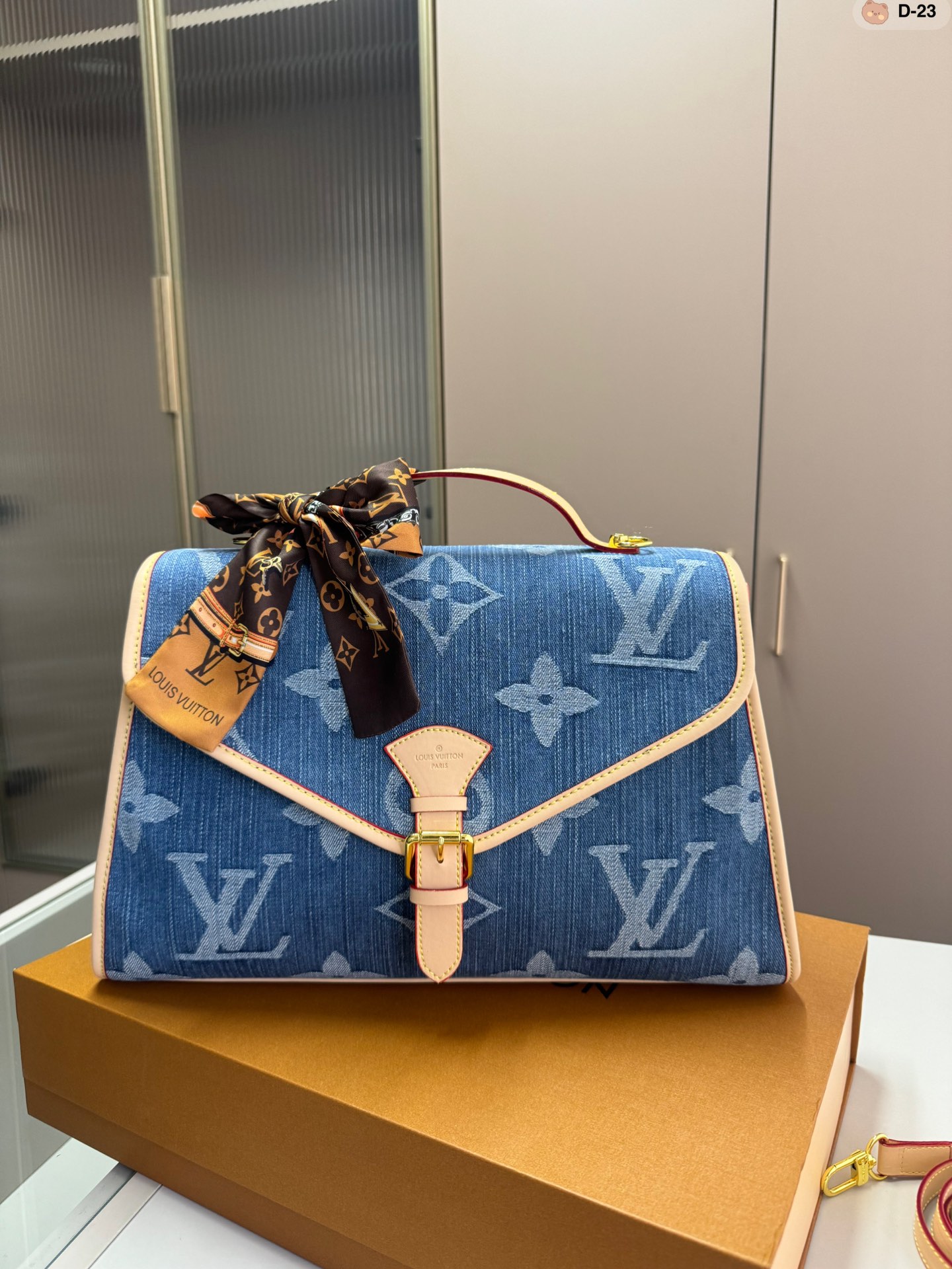 LV Messenger Bag 013 DB081 37cm