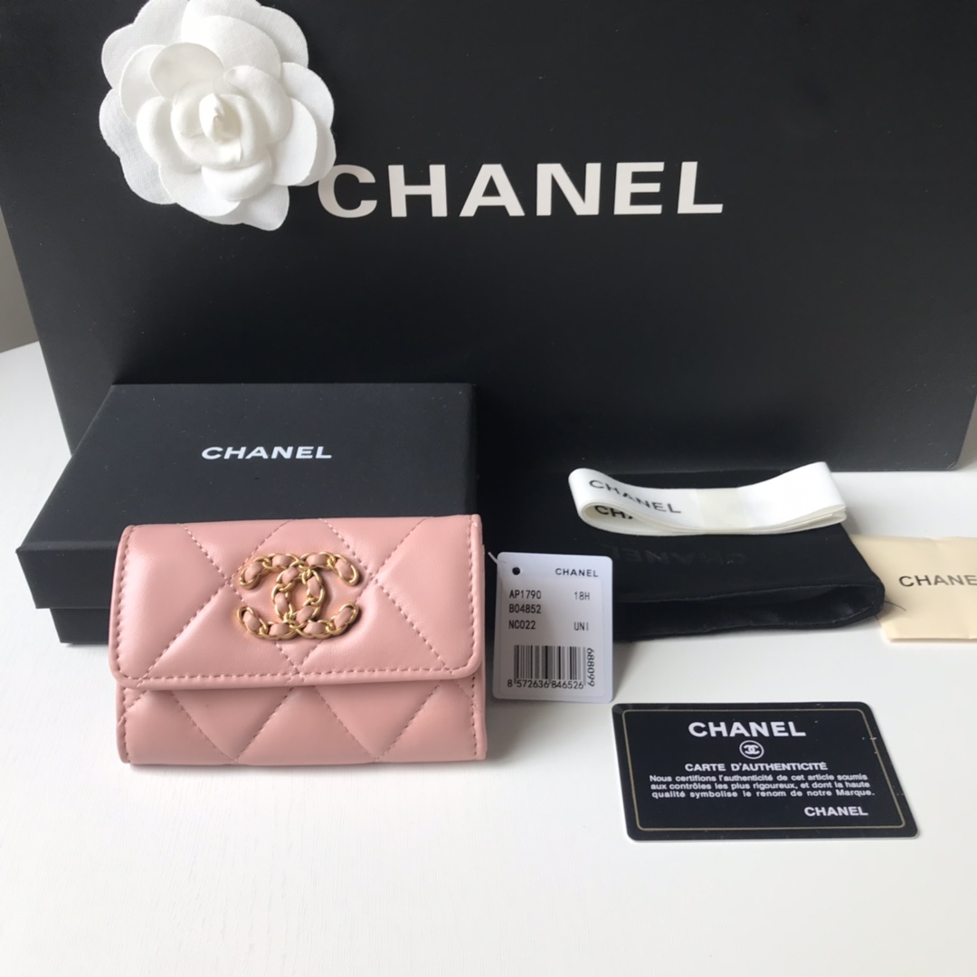 CHANEL 19 FLAP CARD HOLDER