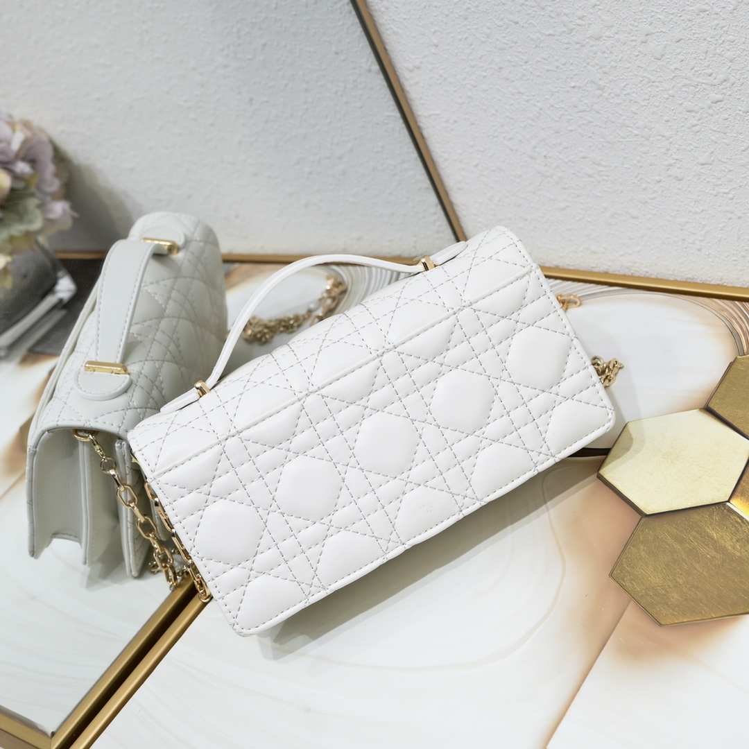 Miss Dior Mini Bag White sheep CD2023 XB071 21cm
