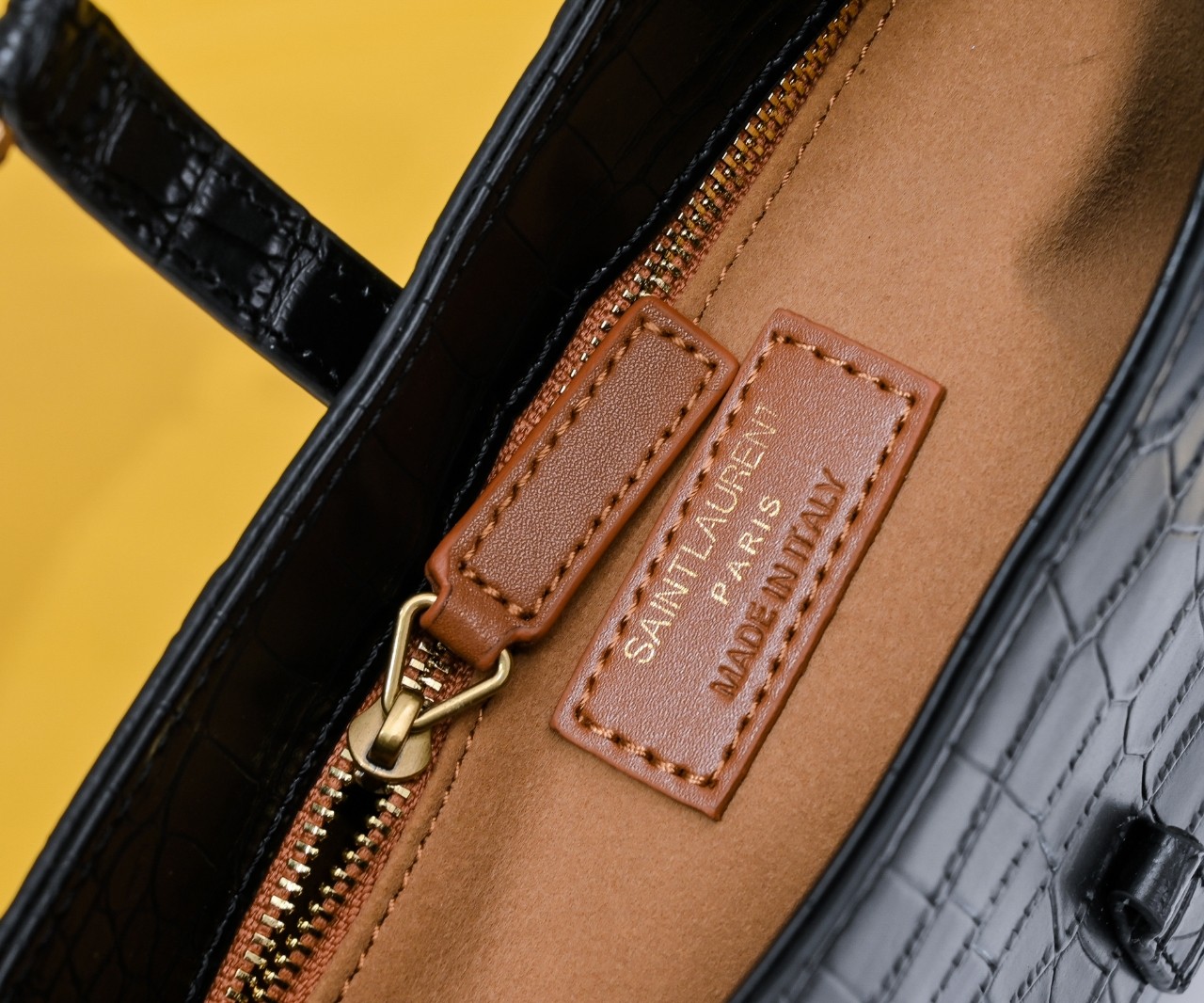 YSL LE 5 À 7 HOBO BAG 657228 LM061 25cm