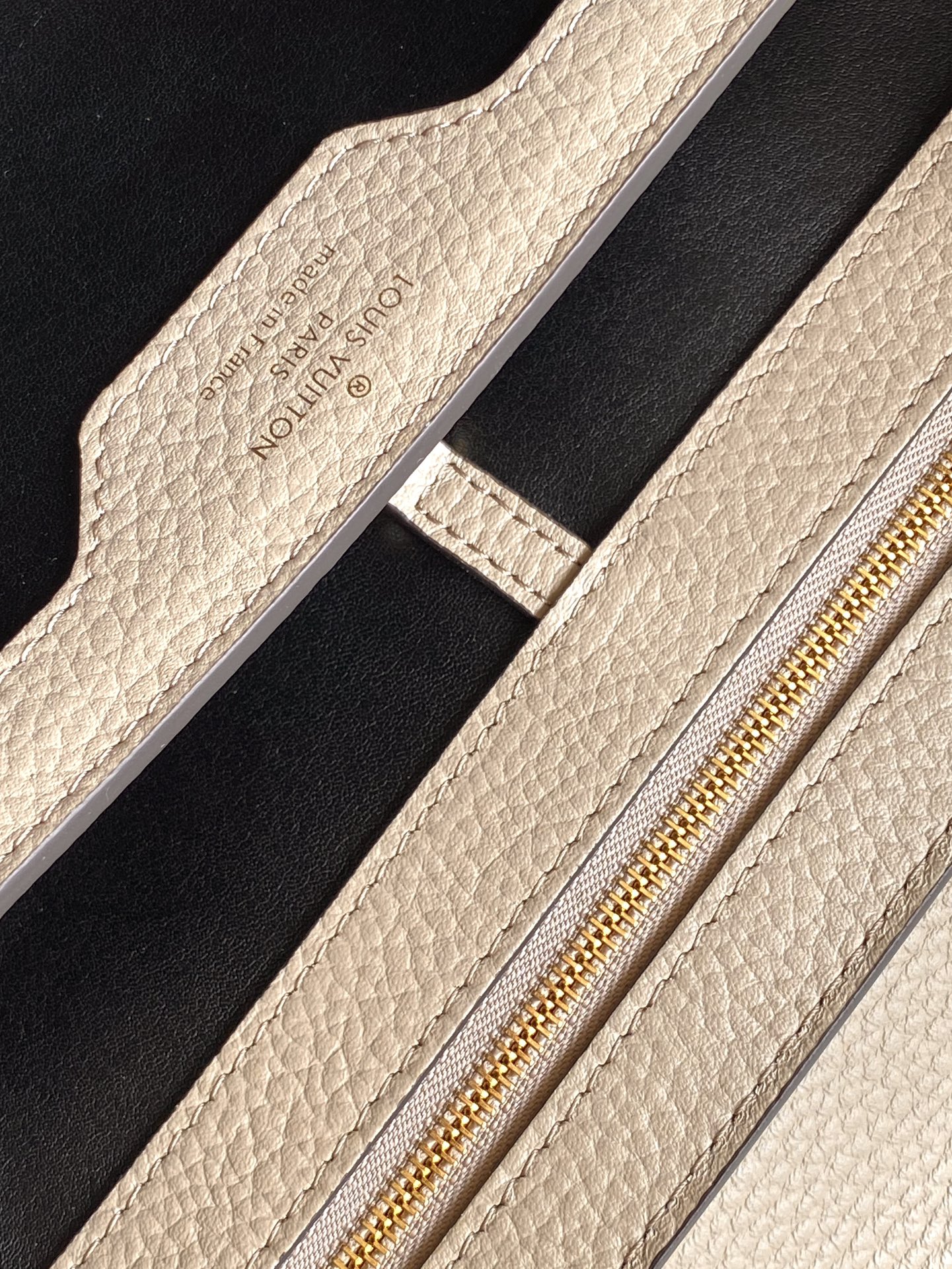 Louis Vuitton 10A Handbag Shoulder Bag Top Mirror Quality Version Capucines M54664