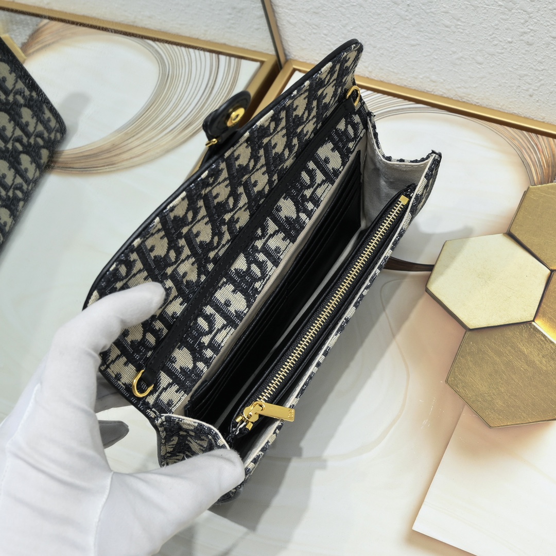 Dior Bobby East-West Bag 7705 XB061 21.5cm