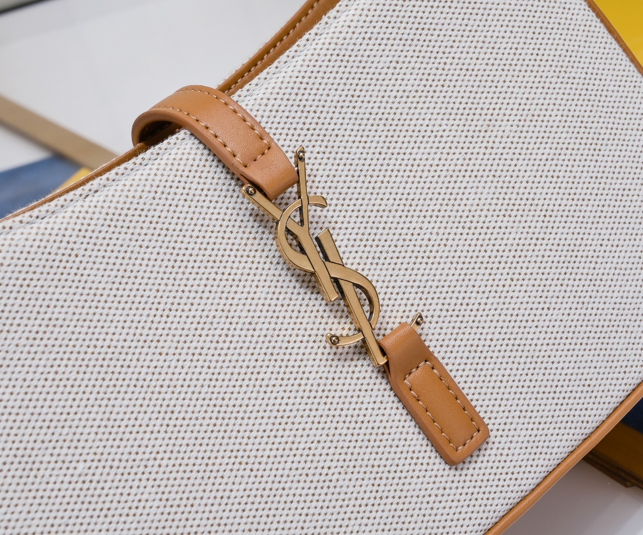 YSL LE 5 À 7 HOBO BAG 657228 LM061 25cm