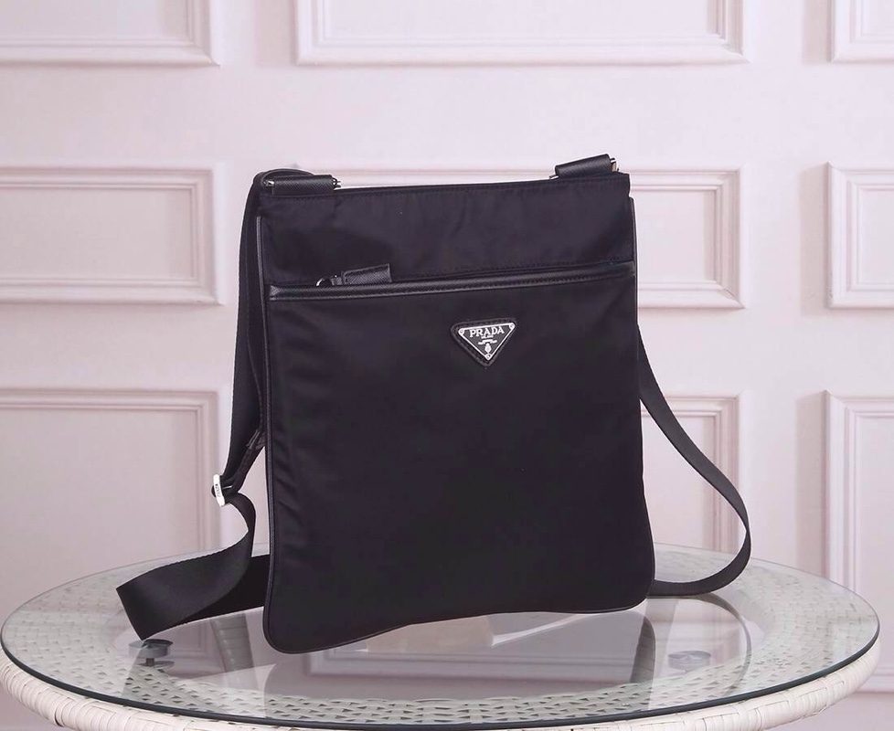 Prada053HMF59 30*28*2 cm