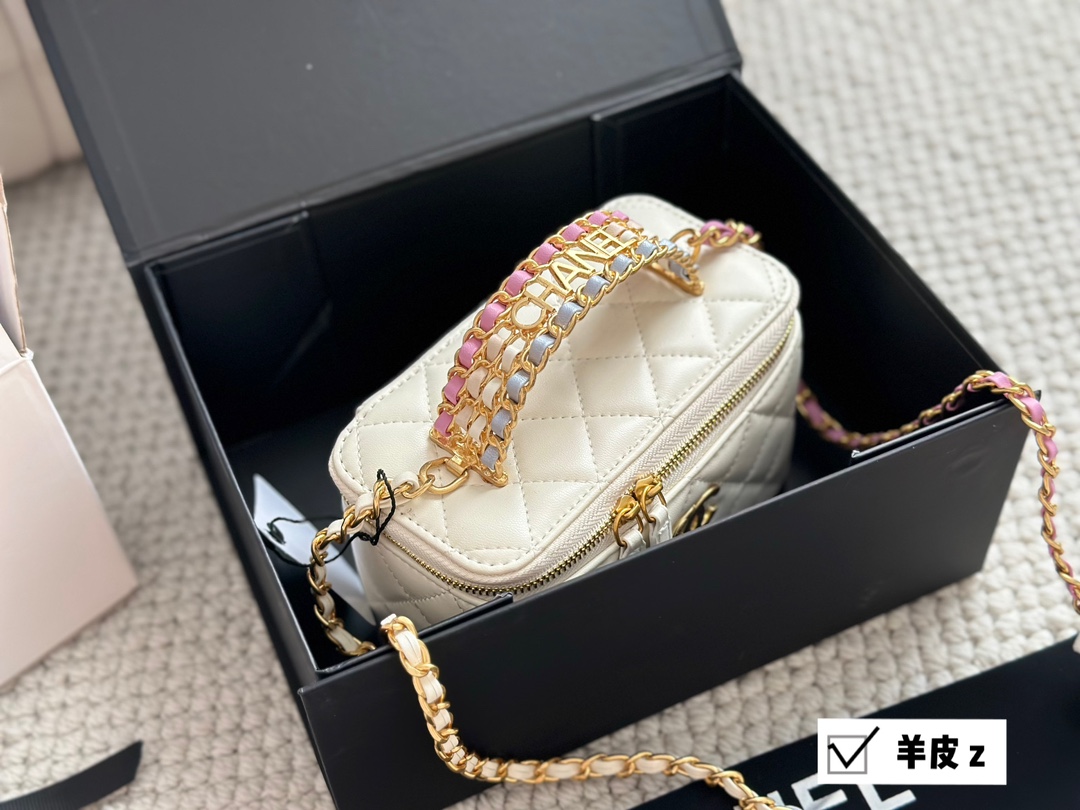 Chanel Cosmetic Bag 001 DB002 17cm