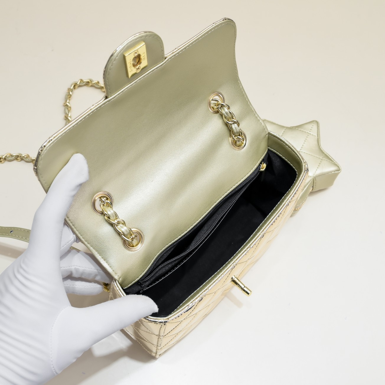 Chanel 24c CF Stars Bag Patent Leather Gold Shoulder Bag Handbag