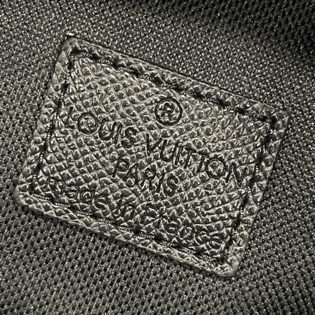 LV Discovery Backpack  M46553 29.0 x 38.0 x 20.0cm