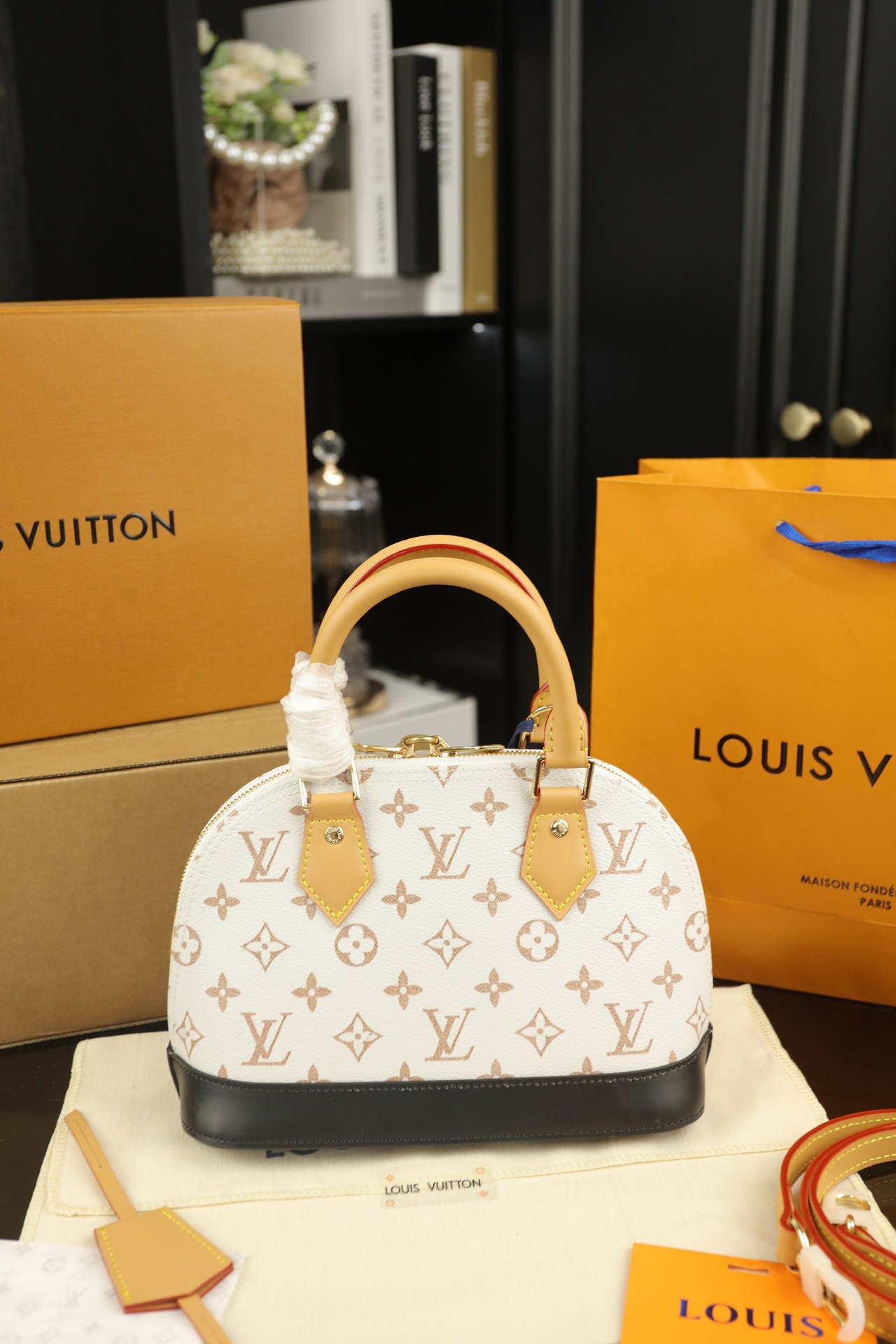 LV Alma BB Bag 001 LLS091 25cm