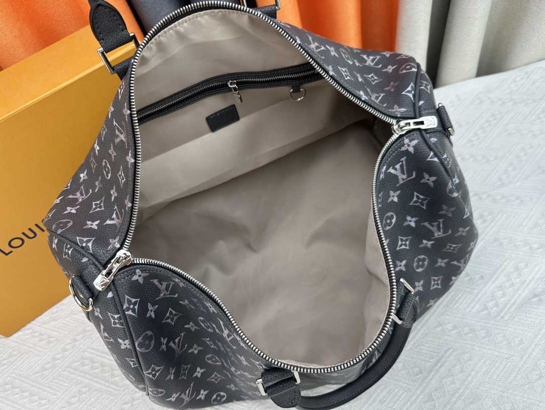 Louis Vuitton Keell Bandoulière 50 travel bag