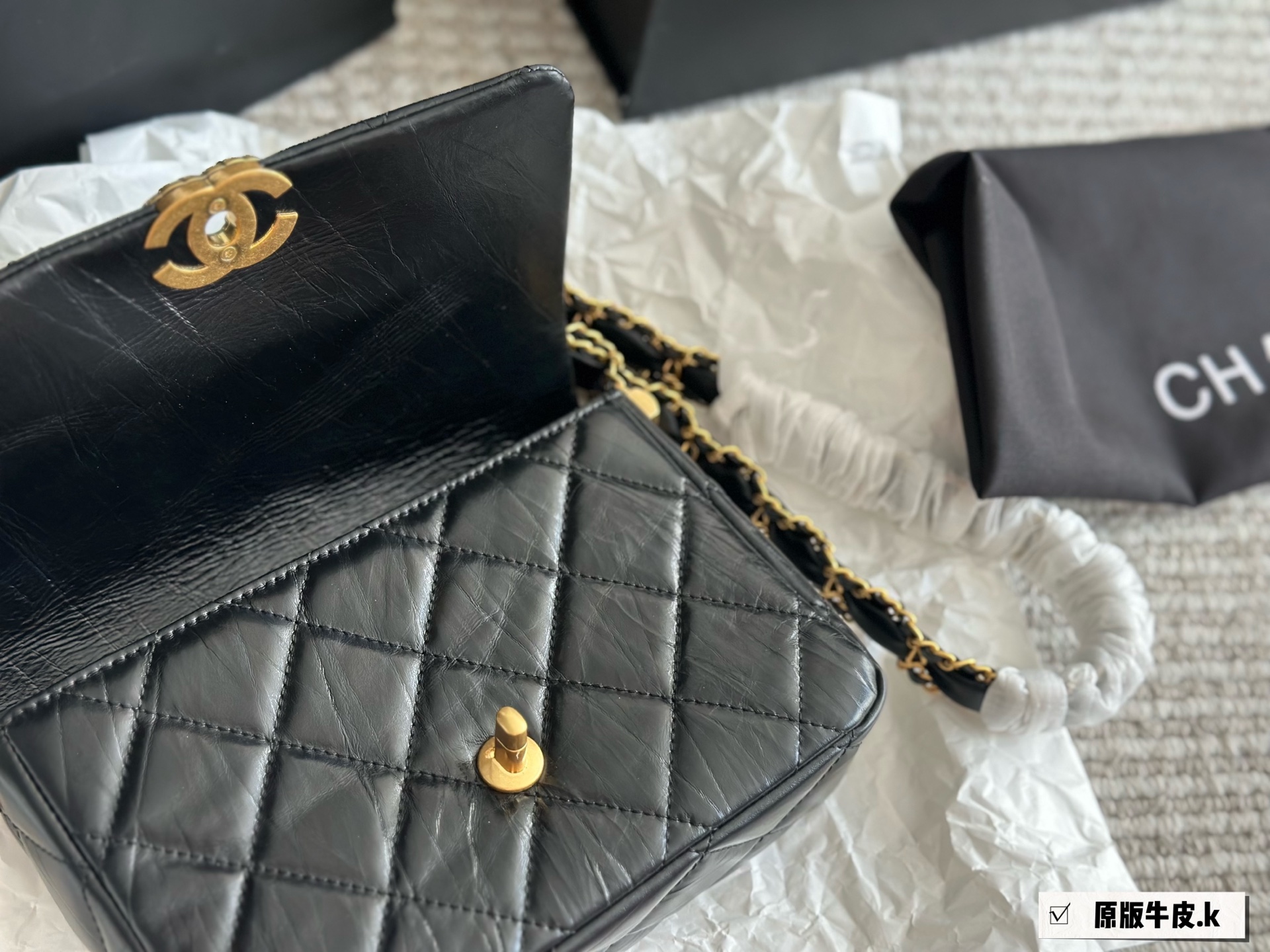 Chanel Shoulder Bag 038 DB562 20cm