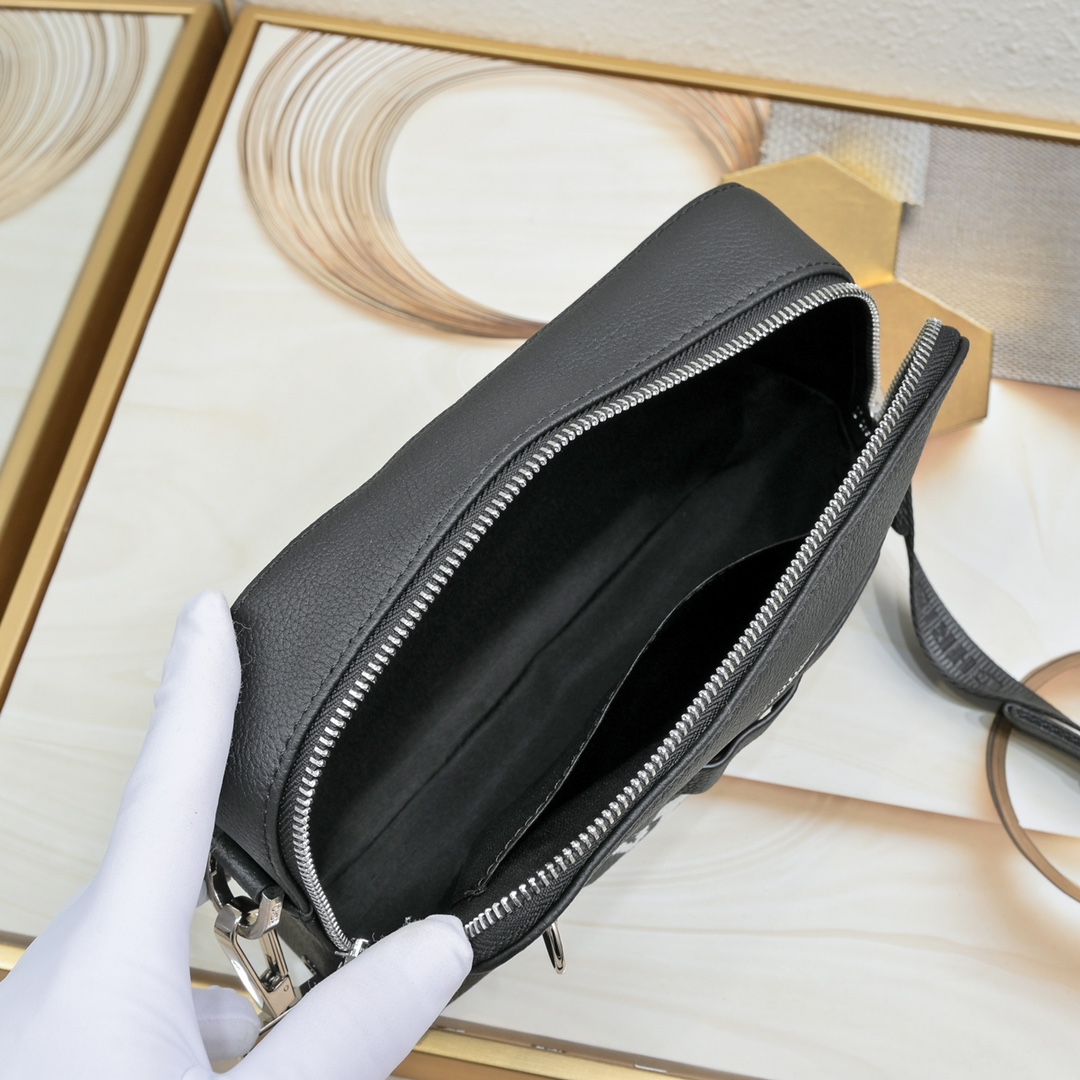 Dior Safari Messenger Bag 1050 XB022 22cm