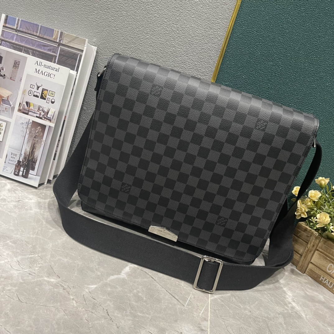 LV District Messenger Bag M40349 LM031041 25-32cm