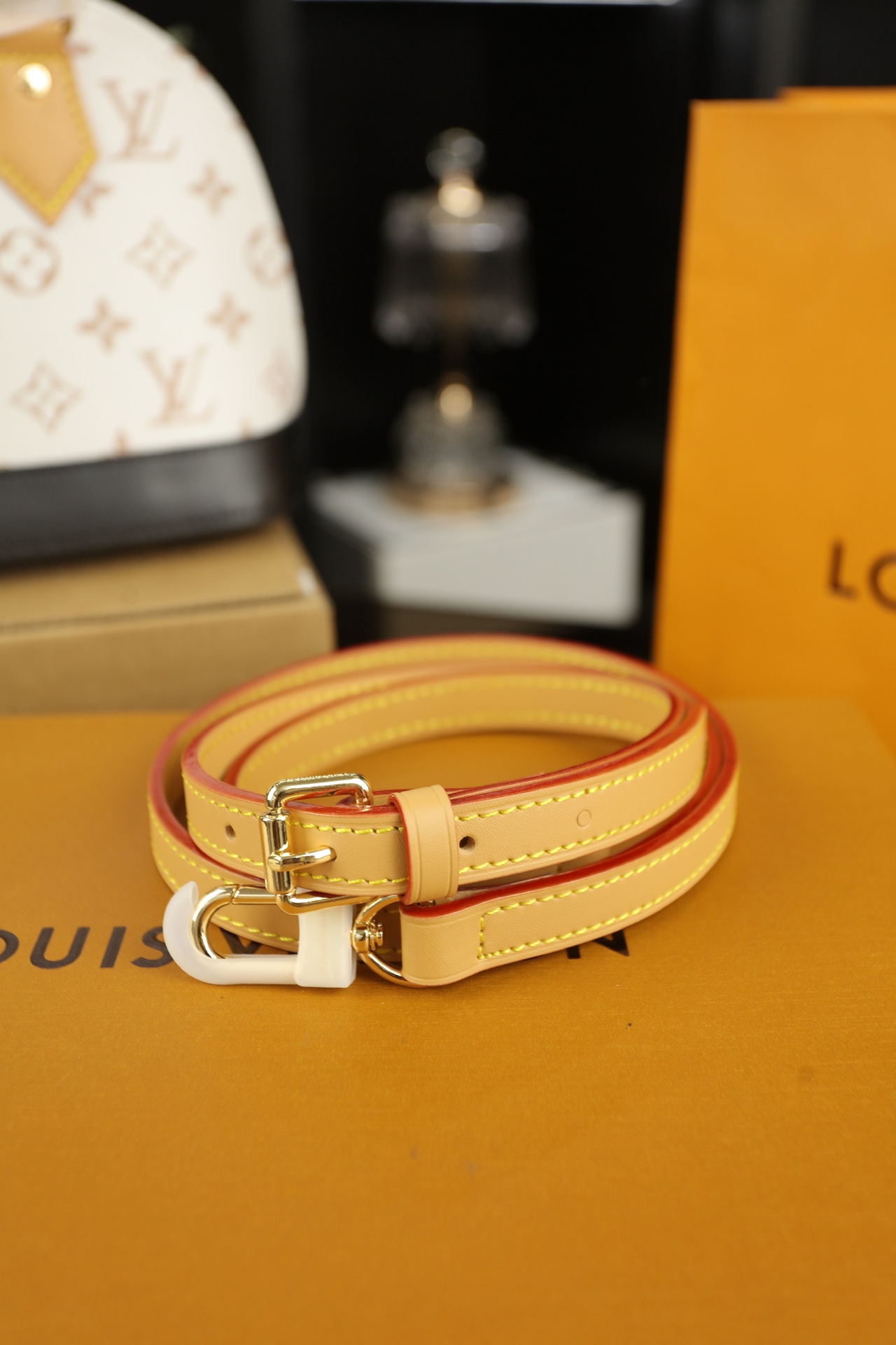 LV Alma BB Bag 001 LLS091 25cm