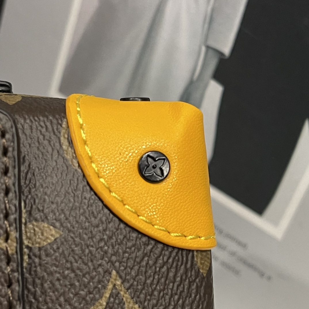 LV Steamer Messenger Bag M82534 LM031 18cm