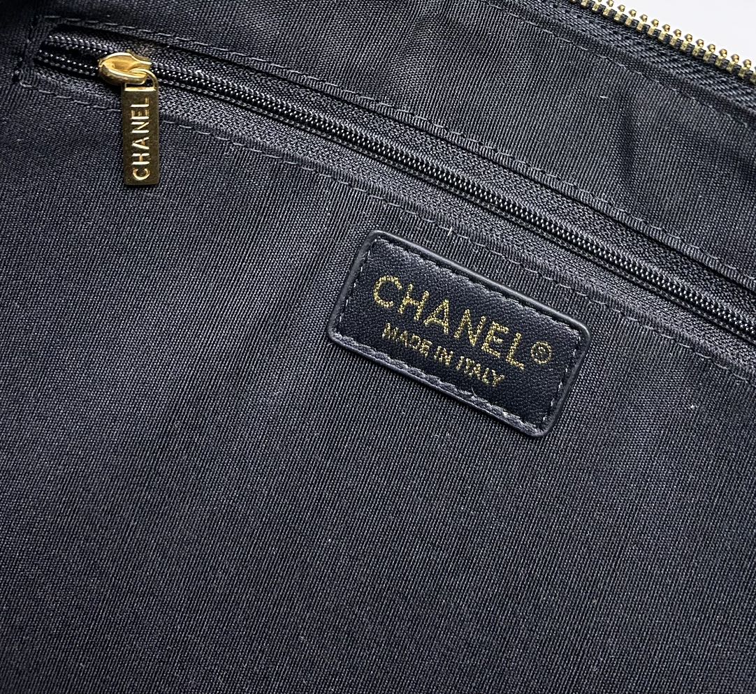 Chanel hobo Calfskin Armpit Bag S3129