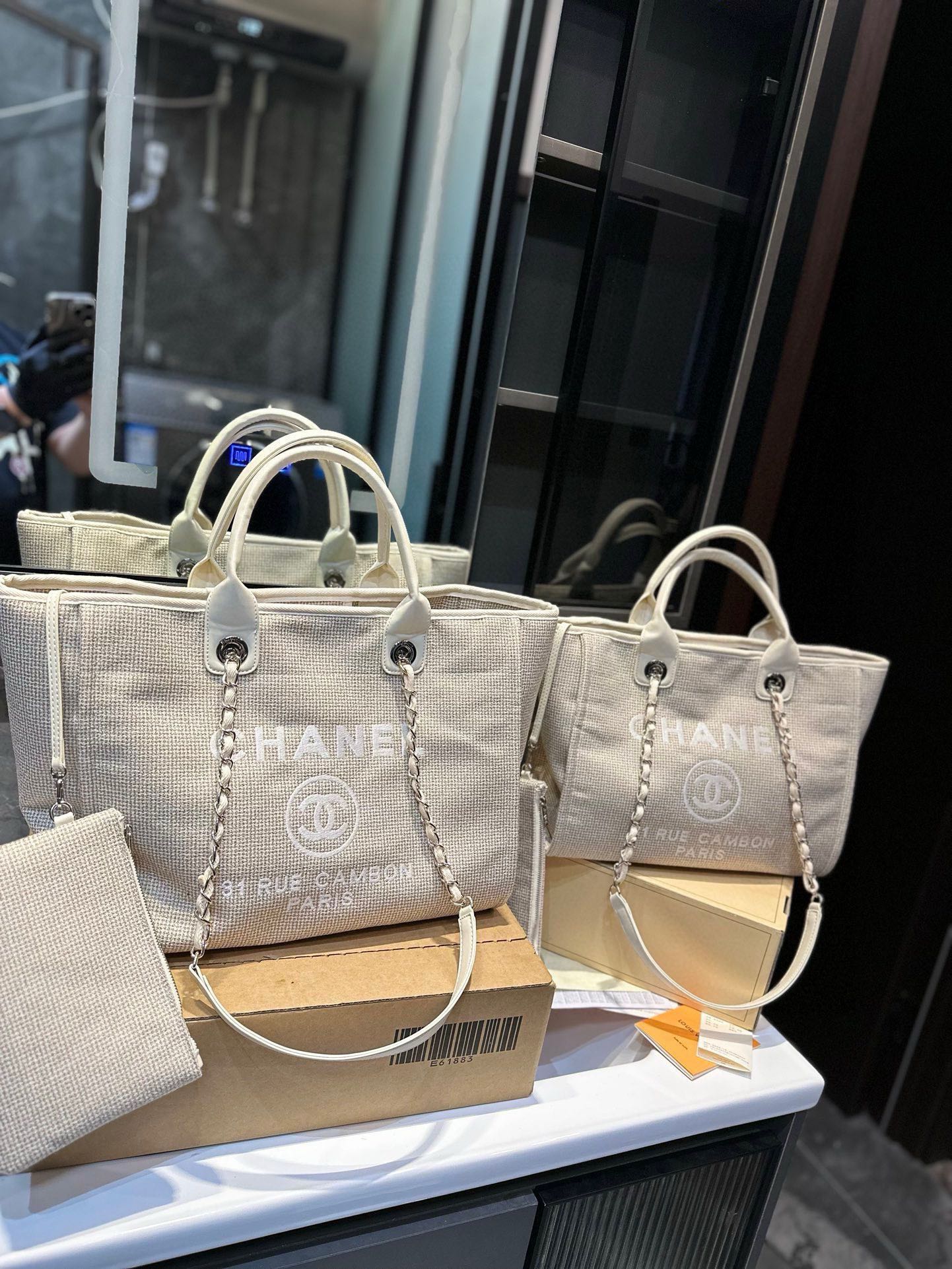 Chanel Shopping Bag 027 DB581 32-37cm