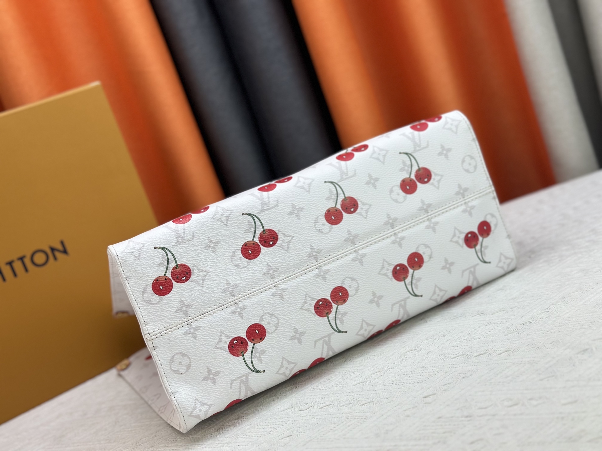 Louis Vuitton Onthego  Medium Handbag M45039