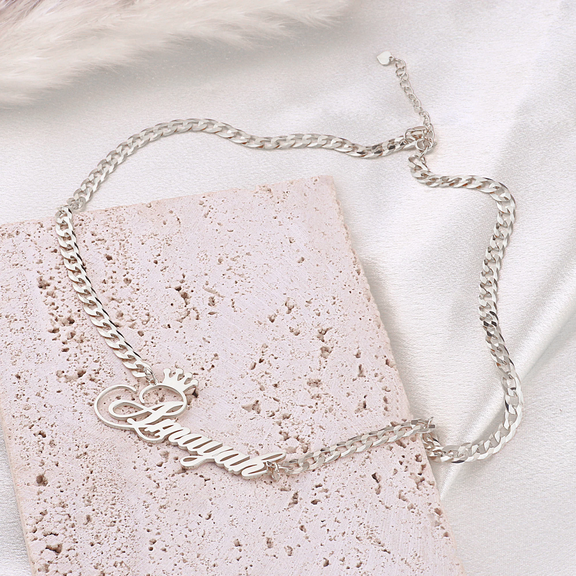 The Queen Name Necklace