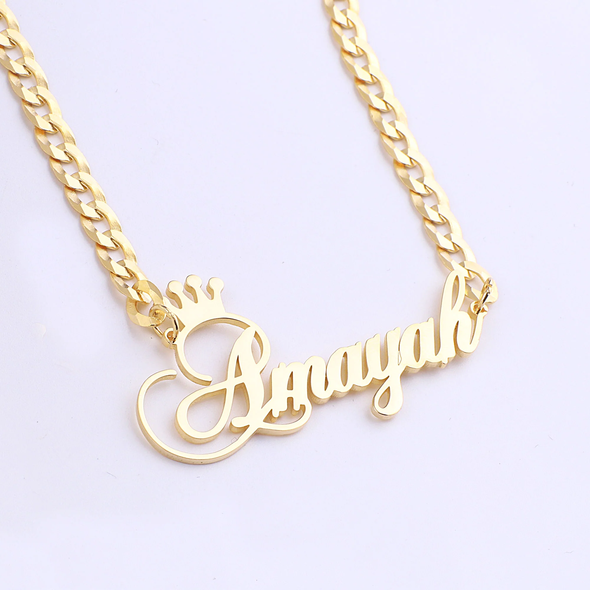 The Queen Name Necklace