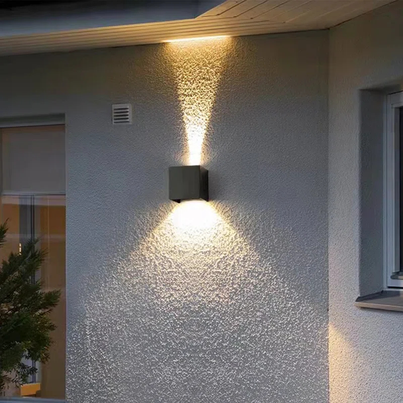Agetina LED Wall Light