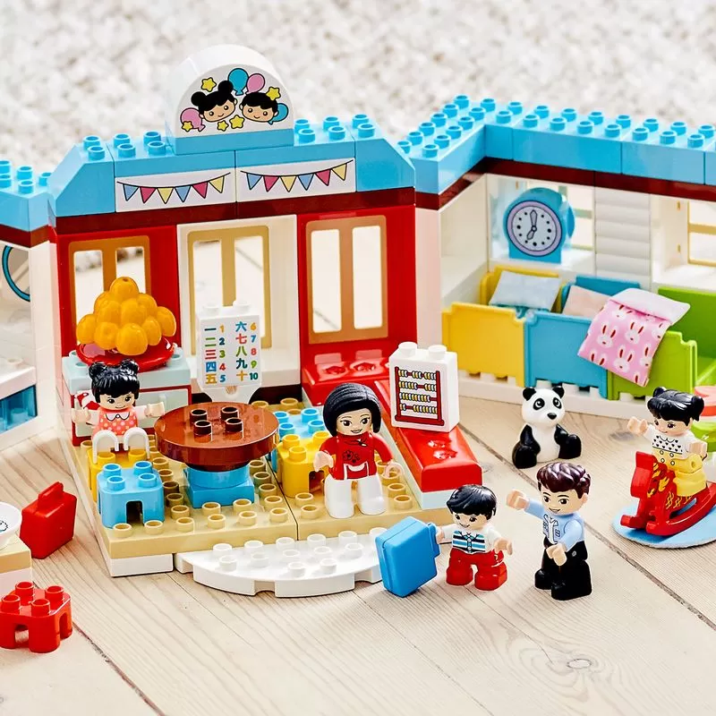 - 10943 DUPLO HAPPY CHILDHOOD MOMENTS