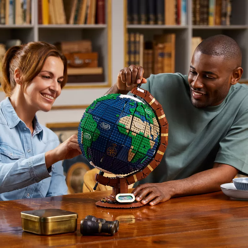 - 21332 IDEAS THE GLOBE