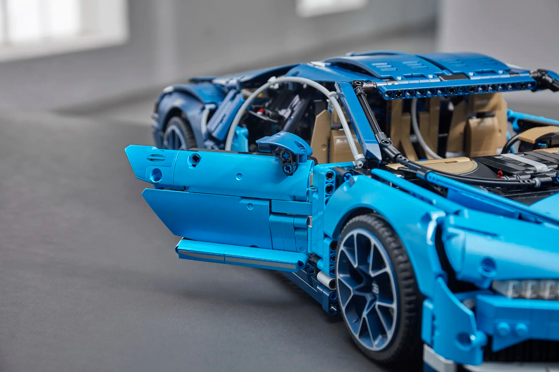 Bugatti Chiron 42083
