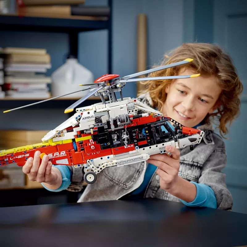 - 42145 TECHNIC AIRBUS H175 RESCUE HELICOPTER