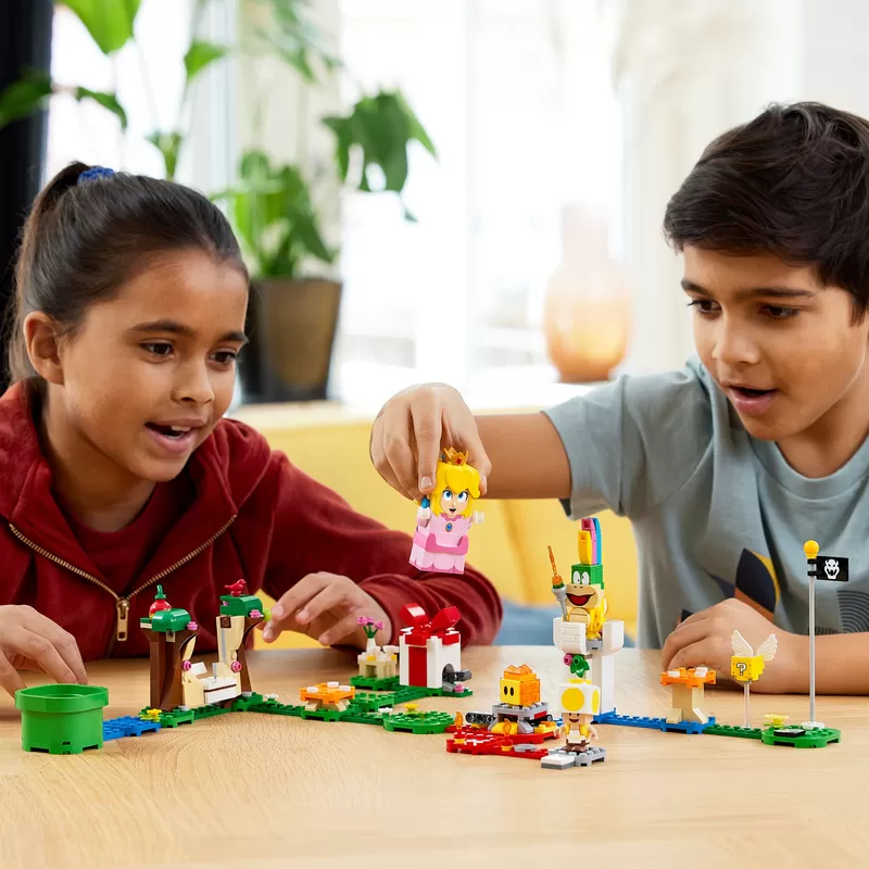 - 71403 SUPER MARIO ADVENTURES WITH PEACH STARTER COURSE