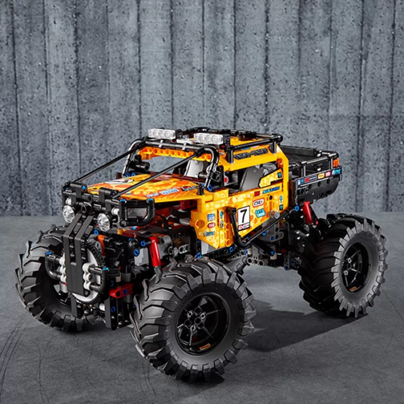 - 42099 TECHNIC 4X4 X-TREME OFF ROADER